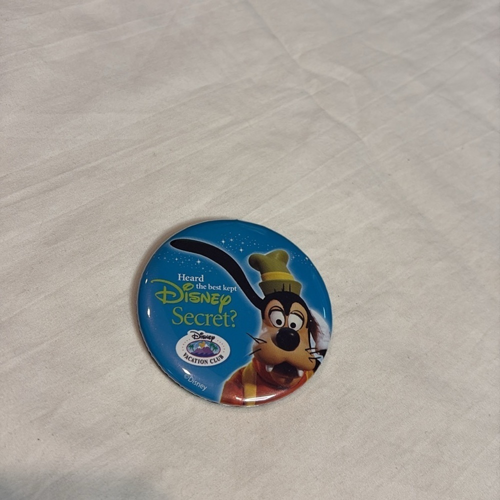3 Disney Themed Collectible Pins - Picture 4 of 6